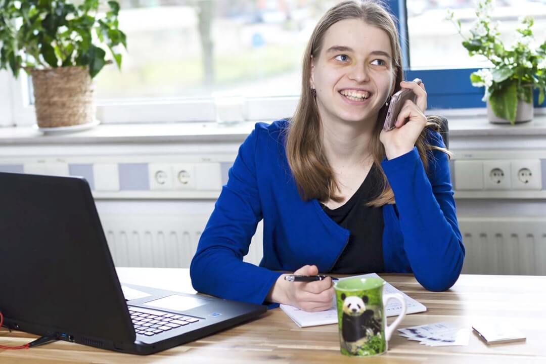 Marrit aan de telefoon